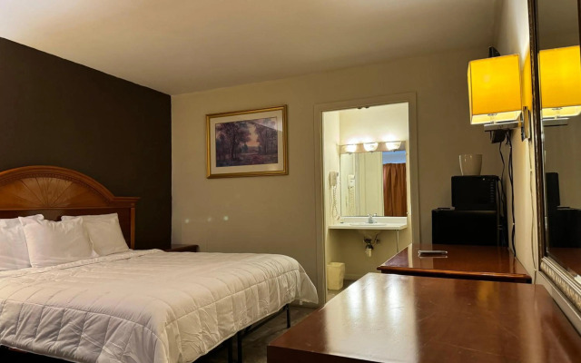 Country Club Inn & Suites