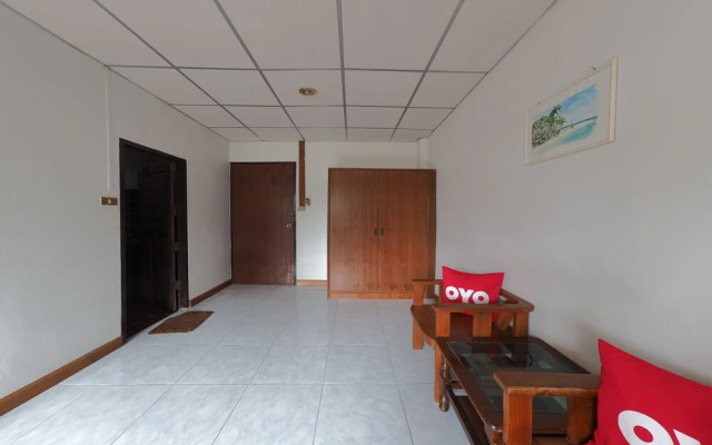Dumrong Town Hotel by OYO Rooms