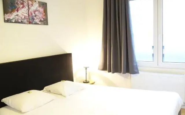 Catherina at Friday - BnB Antwerp Historic City Centre - FREE PARKING GARAGE