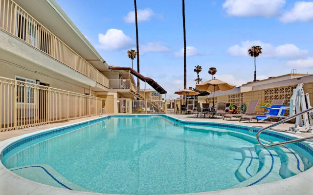 Super 8 By Wyndham Culver