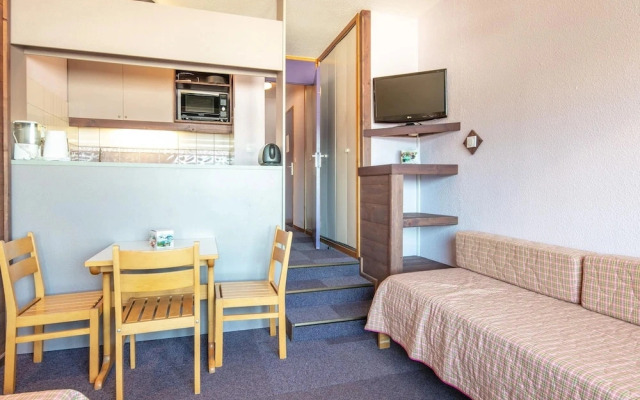 Compact Alpine Stay for 3 in Doucy