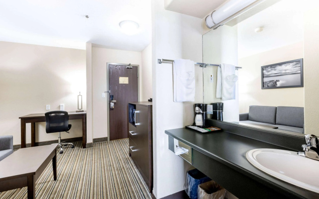 Super 8 by Wyndham Truro NS
