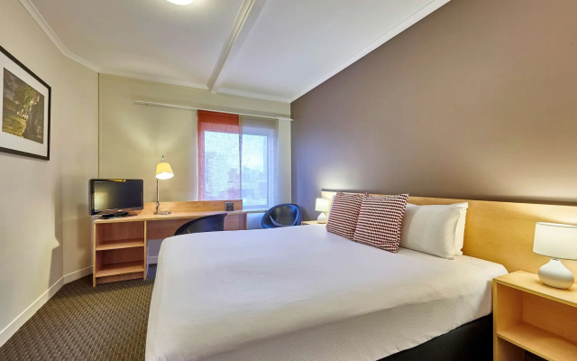 ibis Perth