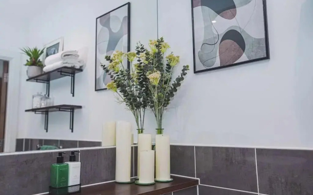 Stylish Brixton 2 bed / 2 bath by Pop Brixton