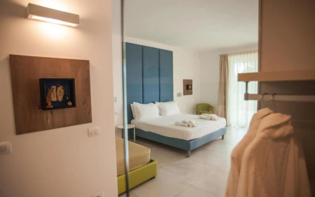Luna Minoica Suites