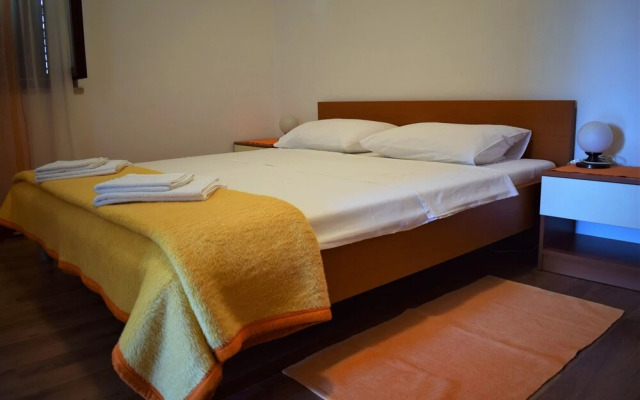Apartments Maestral
