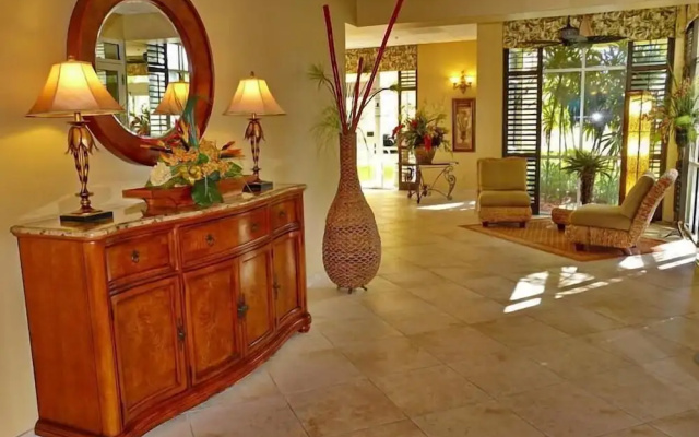 Unique Beachfront Condo With Panoramic Beach View