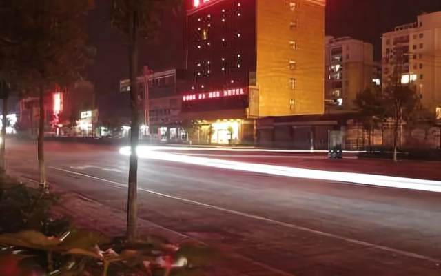 Dong Da Men Hotel