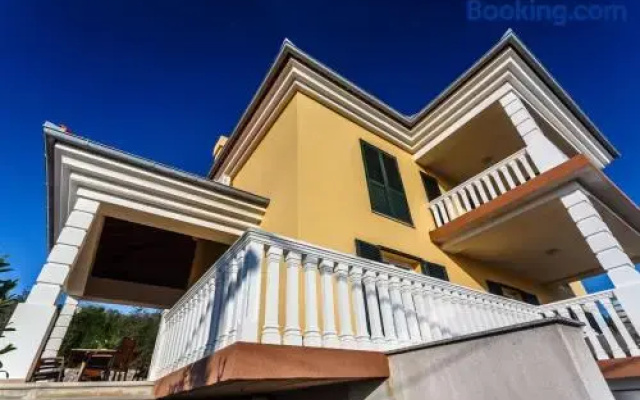 Villa Mirela