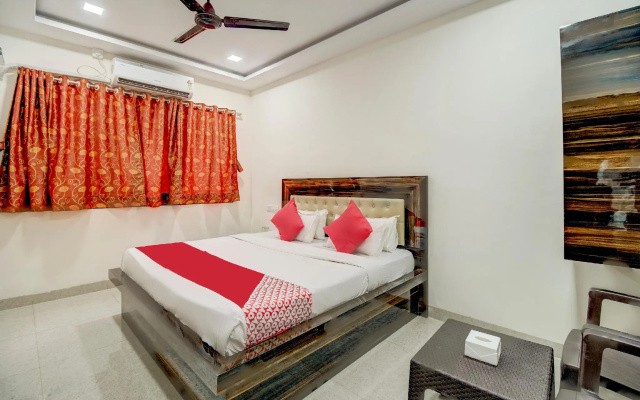 OYO 72564 Om Sai Lodge Hotel
