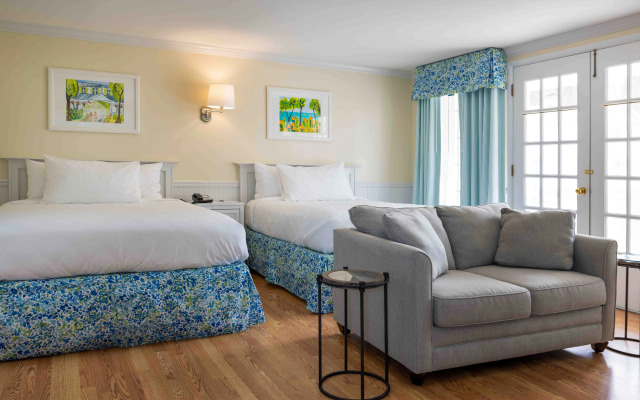 Colonial Inn in Harbor Springs