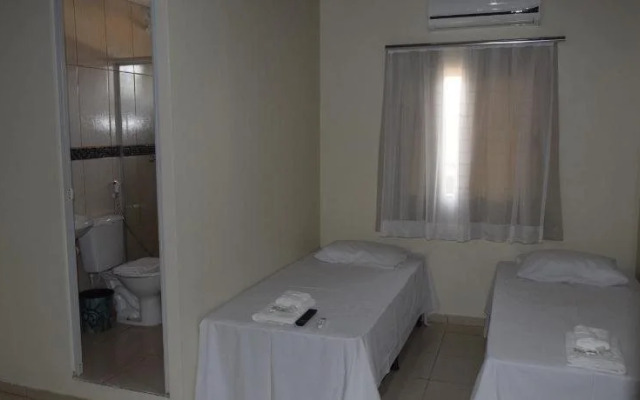 Hotel e Pousada Arara Azul