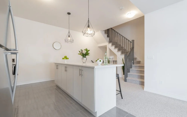 Lavish Brand New Four Bedroom Townhouse