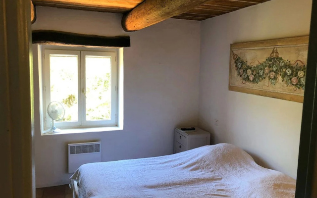 Cozy Characteristic 2-person House, in an Authentic Hamlet Near Grimaud