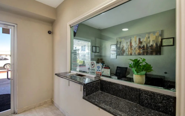 Executive Inn & Suites
