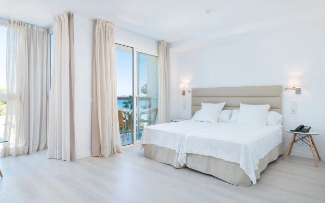 Apartment with shared pool, near the beach