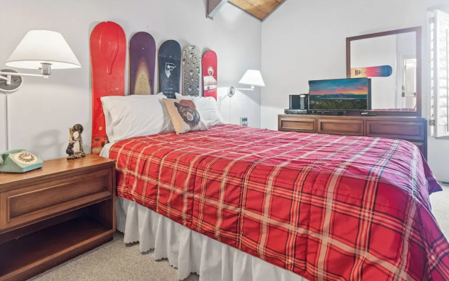 Ski-In Ski-Out Summit Townhouse
