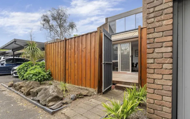 Spacious 3-bed Townhouse With Courtyard