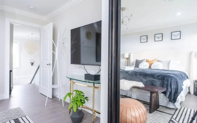 Luxury house with 3 bedrooms and 1 office