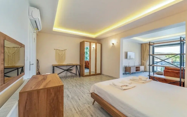 Nakas Suites