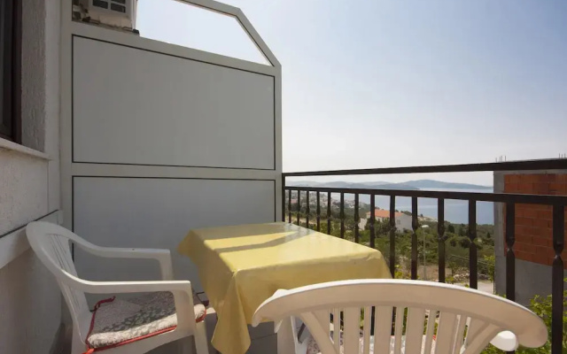 Apartments Pleadin / New Renovated one Bedroom A2