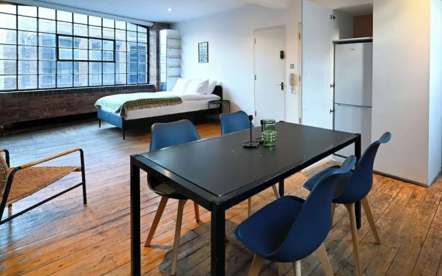 Spacious Studio in a Converted Warehouse Shoreditch