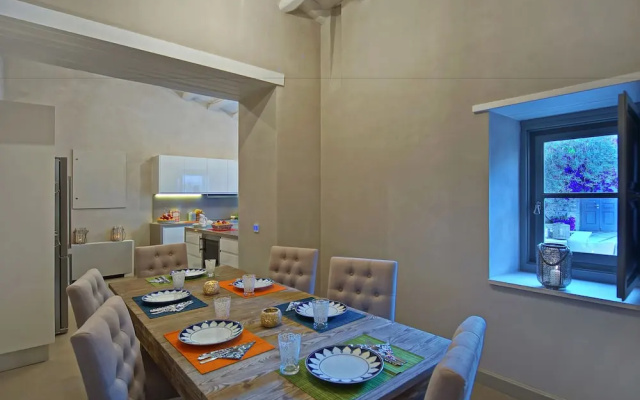 Hydra Moon Villa