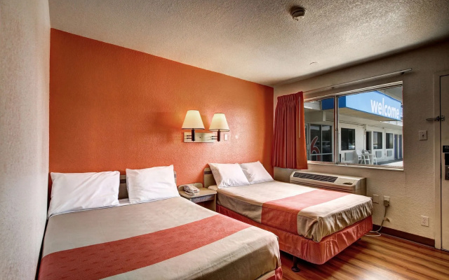 Motel 6 Wells