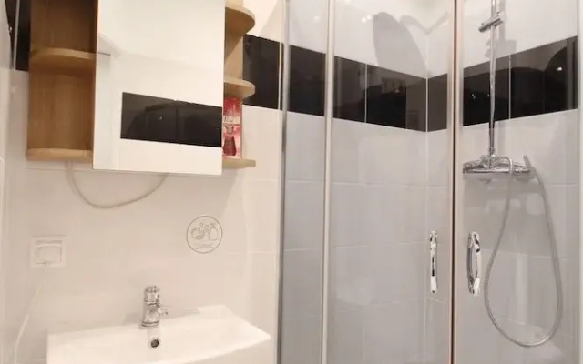 Premium 1BR Stay for 5 Prime Location
