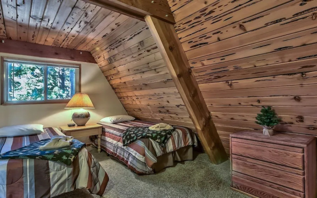 Mewuk Mountain Lodge by RedAwning
