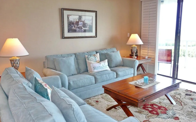 Alluring Beachfront Condo With Pool and View of Lagoon