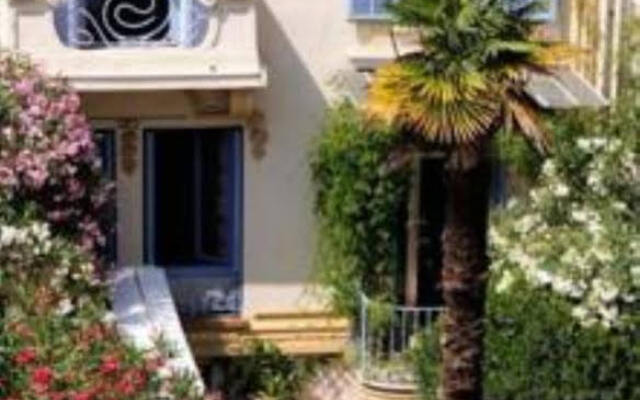 Отель Villa Saint Hubert Ницца вид на фасад