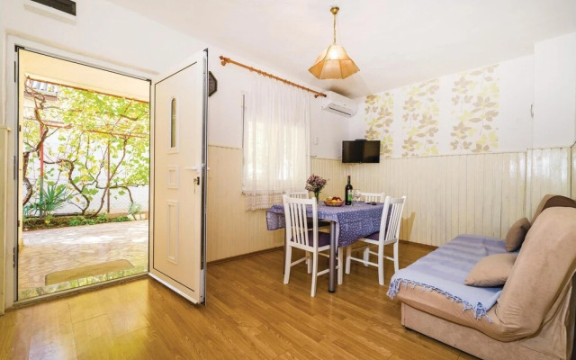 Nice Apartment in Gornji Karin With 2 Bedrooms and Wifi