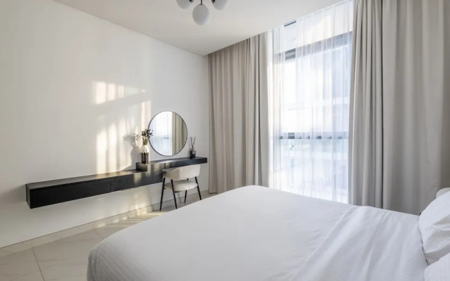 SuperHost - Serene 1BR in District One With Artificial Beach