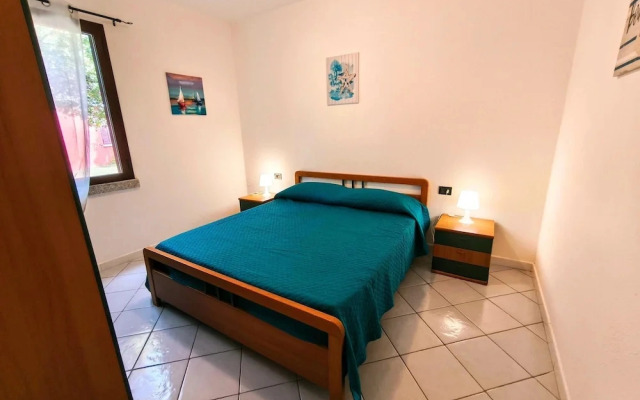 Apartment With Pool and Private Parking