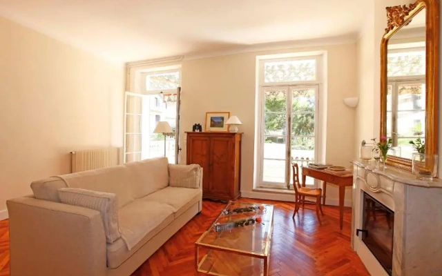Magnifique appartement d'époque avec Vue Mer 4 personnes avec terrasse Le Port Nice