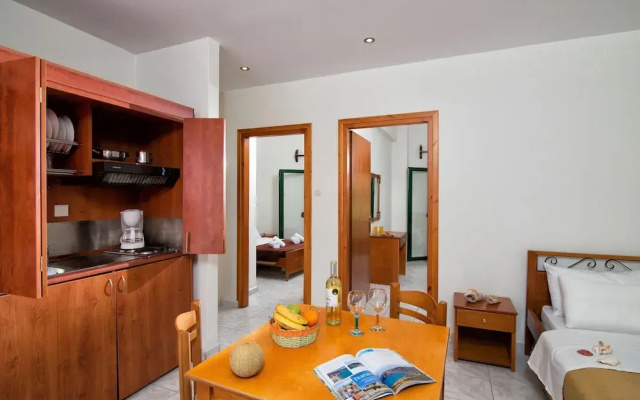 Central Cozy Apt 150m From Beach