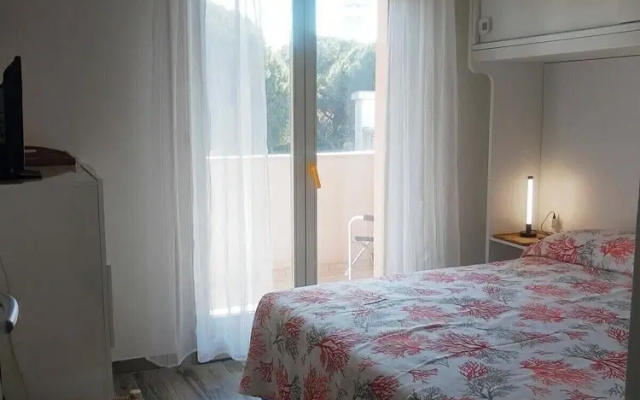 Comfy Flat With Terrace by the Pool