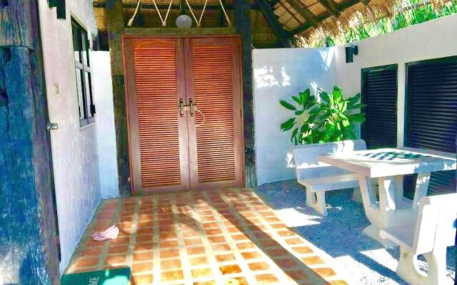 Отель Lawana Escape Beach Resort Таиланд, Пак-Нам-Пран - отзывы, цены и фото номеров - забронировать отель Lawana Escape Beach Resort онлайн вид на фасад