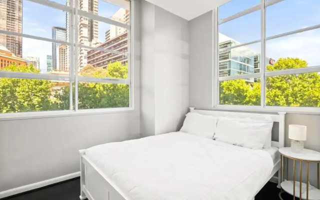 Central 3-bed Apartment in Vibrant Melbourne