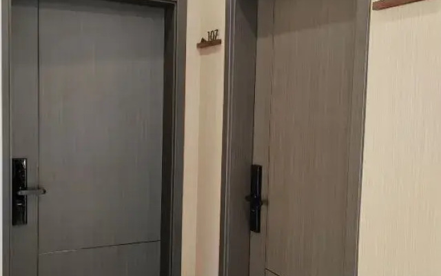 Alley to Hotel (Sanya College)