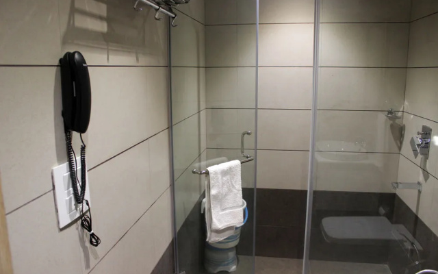 OYO 550 Hotel Aura Grand Residency