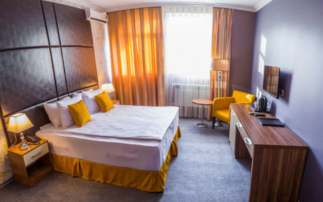Отель Square Inn