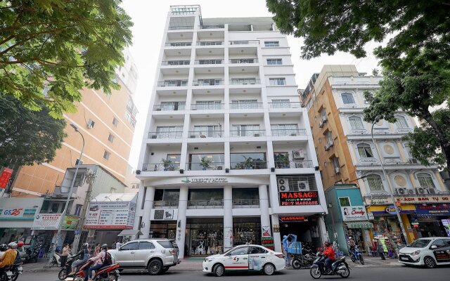 Liberty Hotel Saigon Parkview вид на фасад
