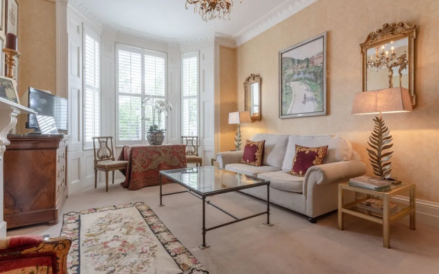 Elegant Apartment in Central Kensington