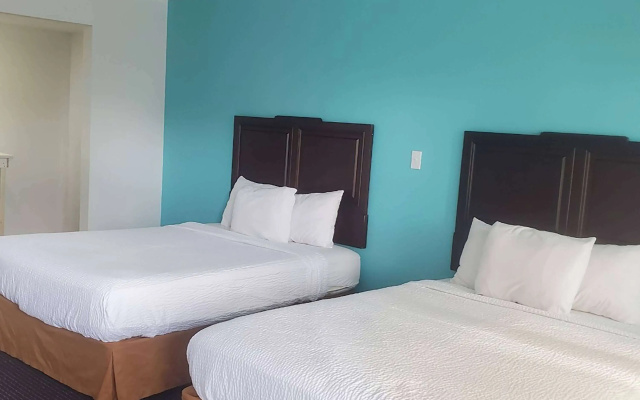 Travelodge by Wyndham Livonia/Canton/Novi Detroit Area