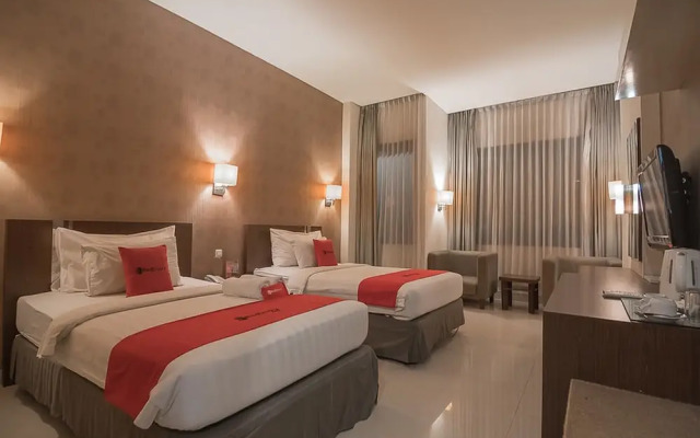 RedDoorz Premium near Paris Van Java Mall
