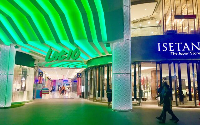 Отель Baral Service Suites Times Square Малайзия, Куала-Лумпур - отзывы, цены и фото номеров - забронировать отель Baral Service Suites Times Square онлайн вид на фасад