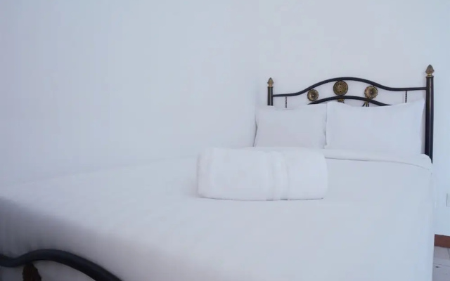 Strategic Studio Maple Park Apartment Near Kemayoran and Sunter