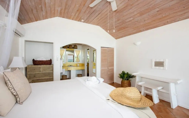 Cocodimama Resort 14 Bedroom Hotel Room